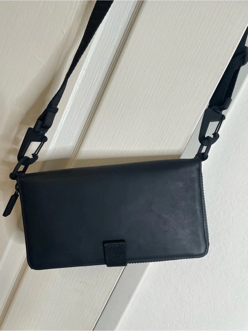 Hunter Black Messenger Crossbody Bag for Men